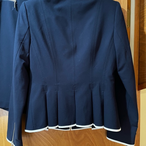 Tommy Hilfiger Navy Suit Separates.  Jacket size 10. Skirt Size 8 - Picture 4 of 7